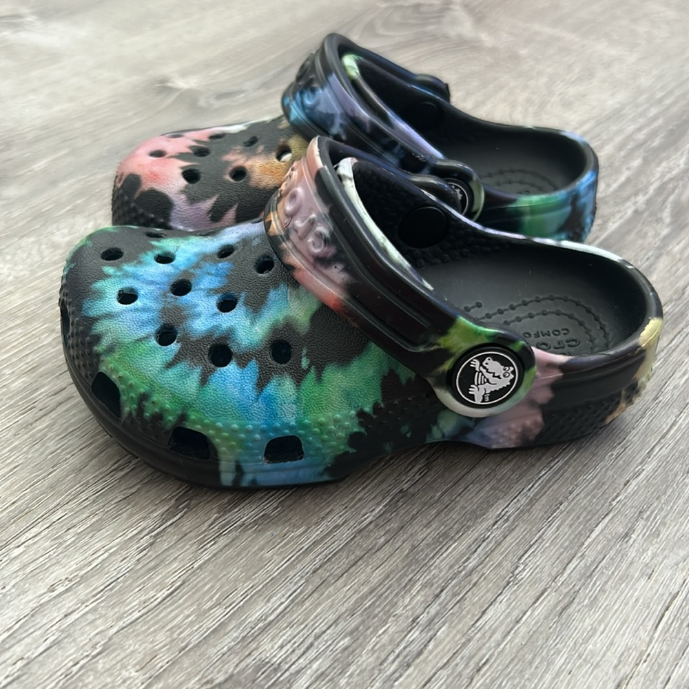 CROCS